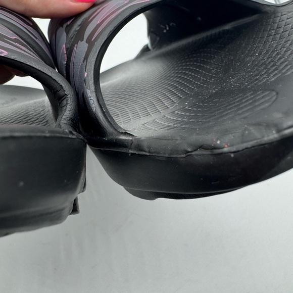 OOFOS OOAHH SPORT UNISEX PROJECT PINK/BLACK CAMO SLIDE ON SANDALS Size 8 - Picture 8 of 13
